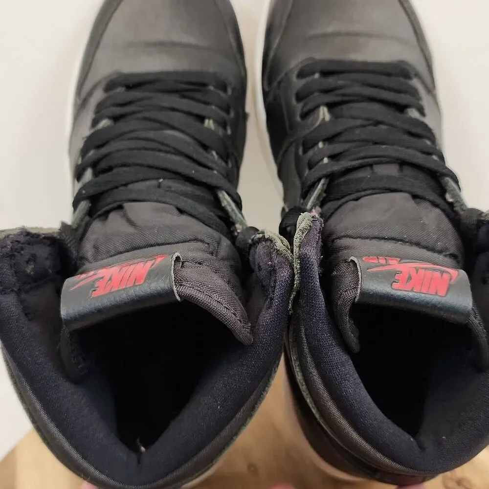 Nike Air Jordan 1 Retro High OG  Size 7 y Black